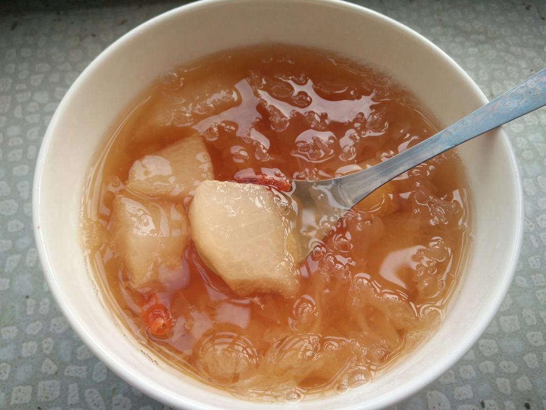 冰糖银耳梨汤