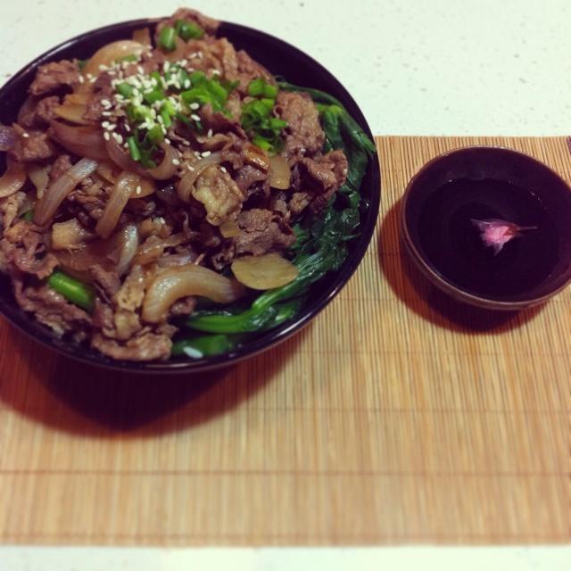 日式牛肉蓋飯的做法