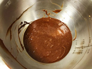 酒心巧克力熔岩蛋糕的做法 步骤3