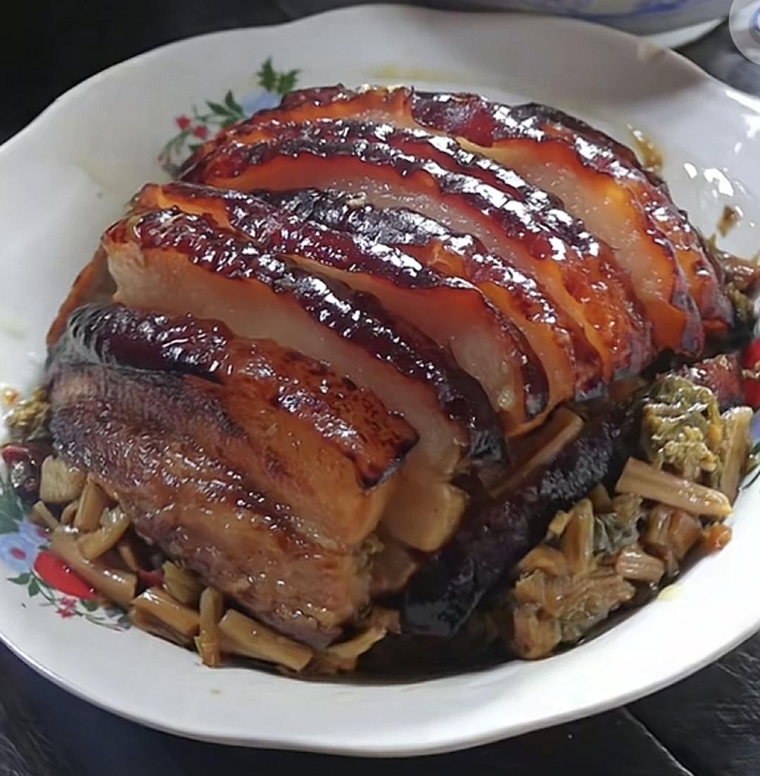 扣肉（干白菜铺底）