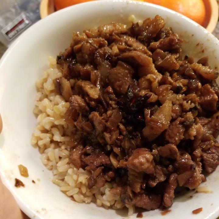 洋葱酥卤肉饭