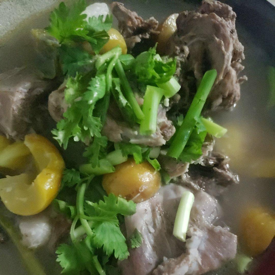 #秋季汤品# 今日分享-板栗炖鸡汤