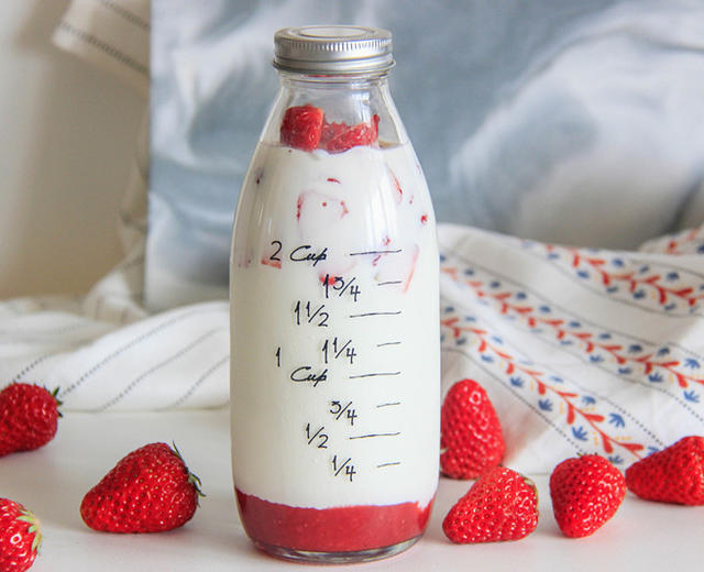 2017春日网红草莓牛奶的做法