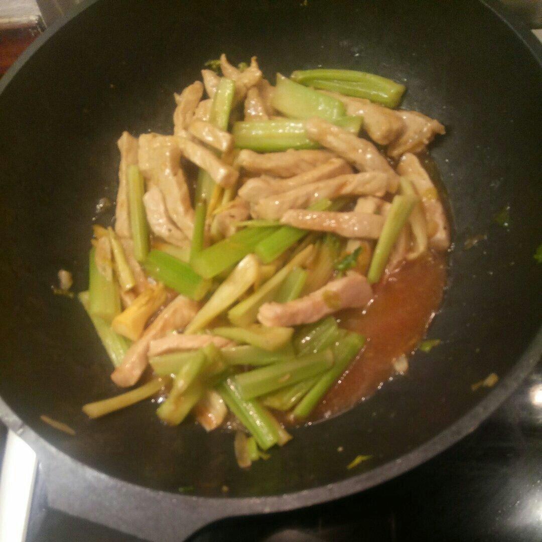芹菜炒肉