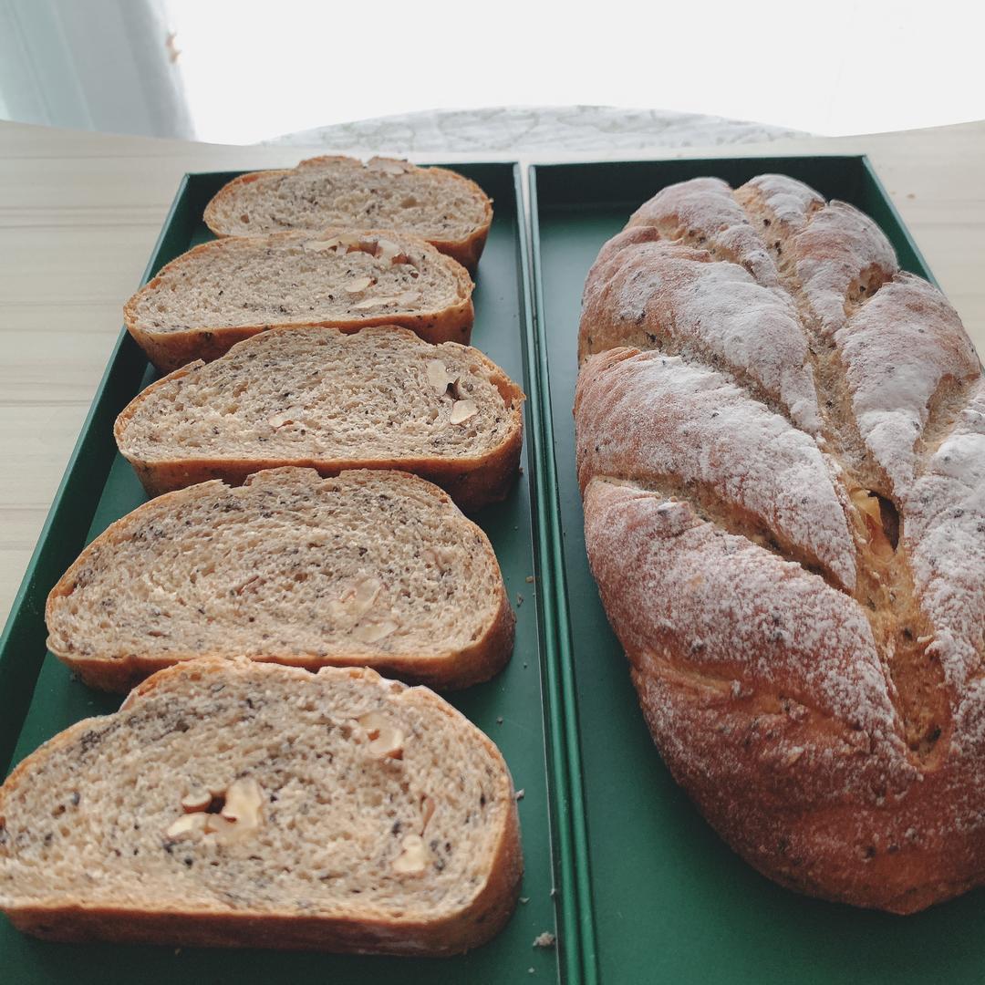 香蕉核桃芝麻全麦                                   无糖少油的健康面包