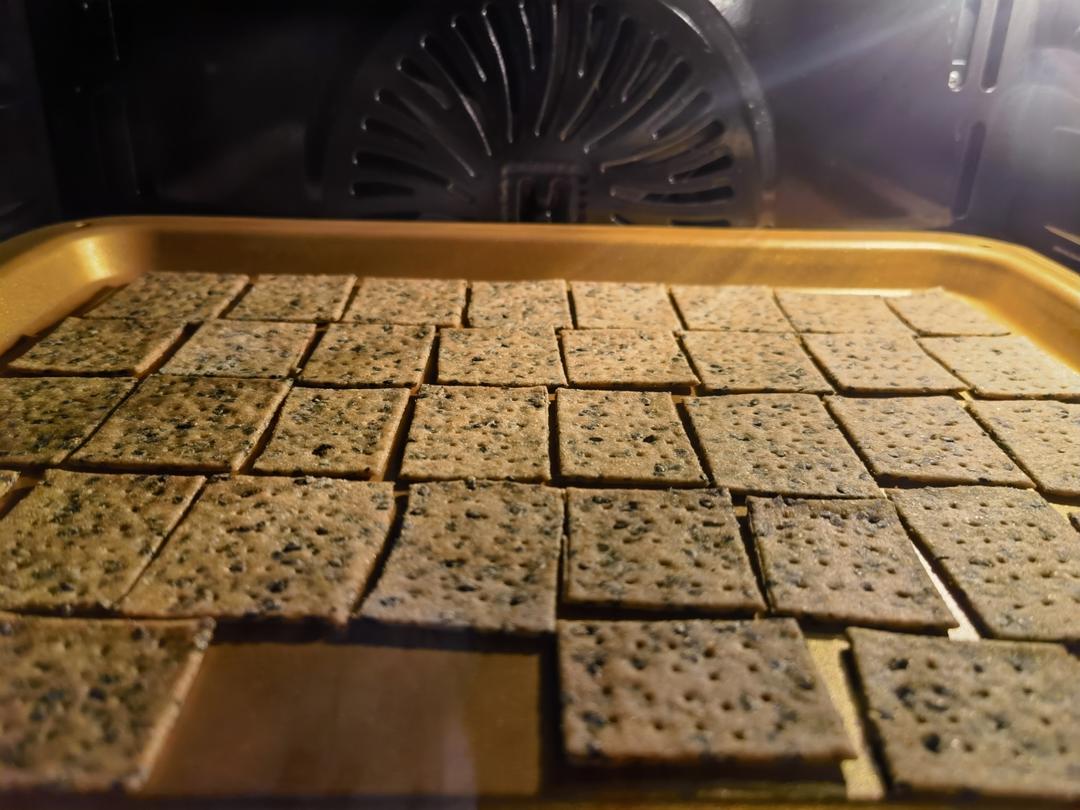 快手全麦黑芝麻苏打饼干 无糖无油 适合减肥人士吃