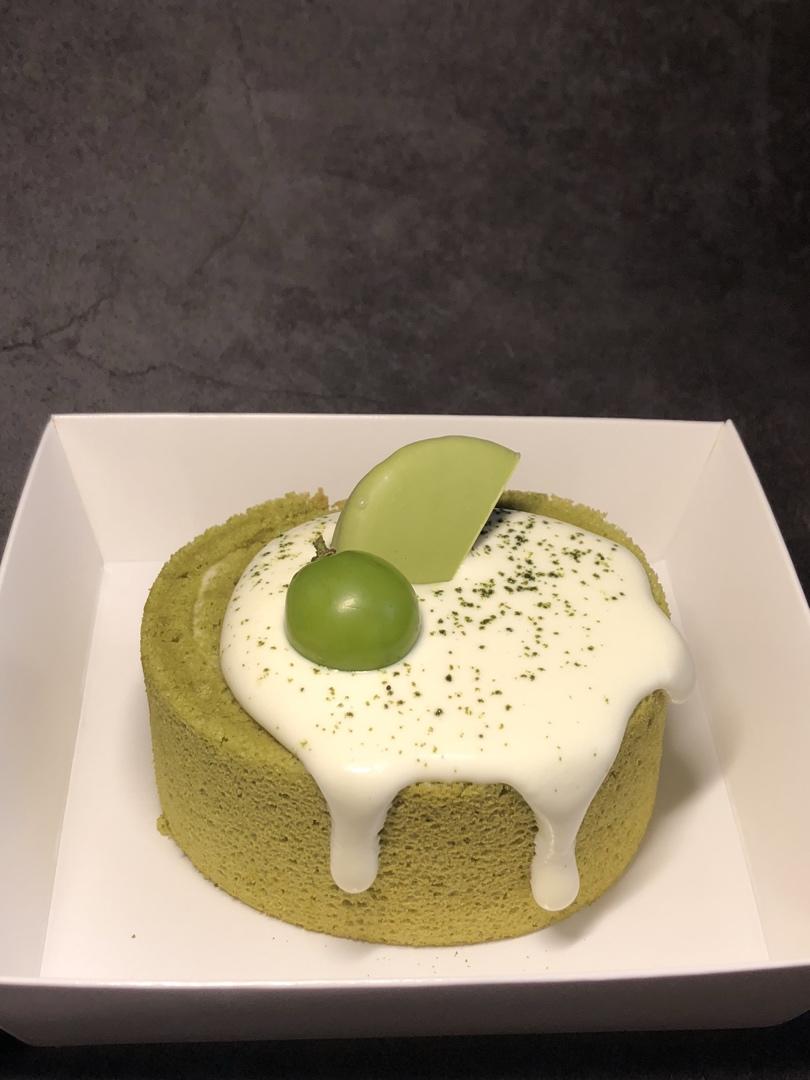 花圃胡桃仁做的奶盖青苹果蛋糕卷