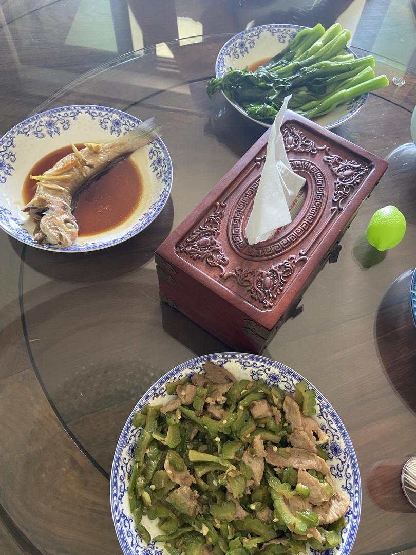 苦瓜炒肉 苦瓜这样做去除大半苦味