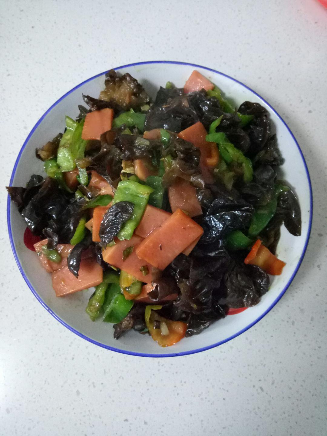 胡萝卜木耳炒芹菜