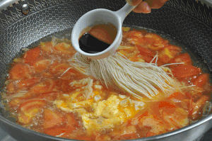 番茄鸡蛋浓汤面的做法 步骤9