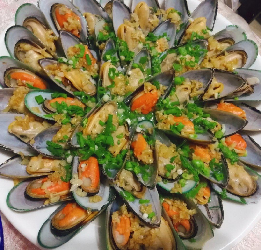 rachelnannan做的山姆厨房蒜蓉蒸青口贝