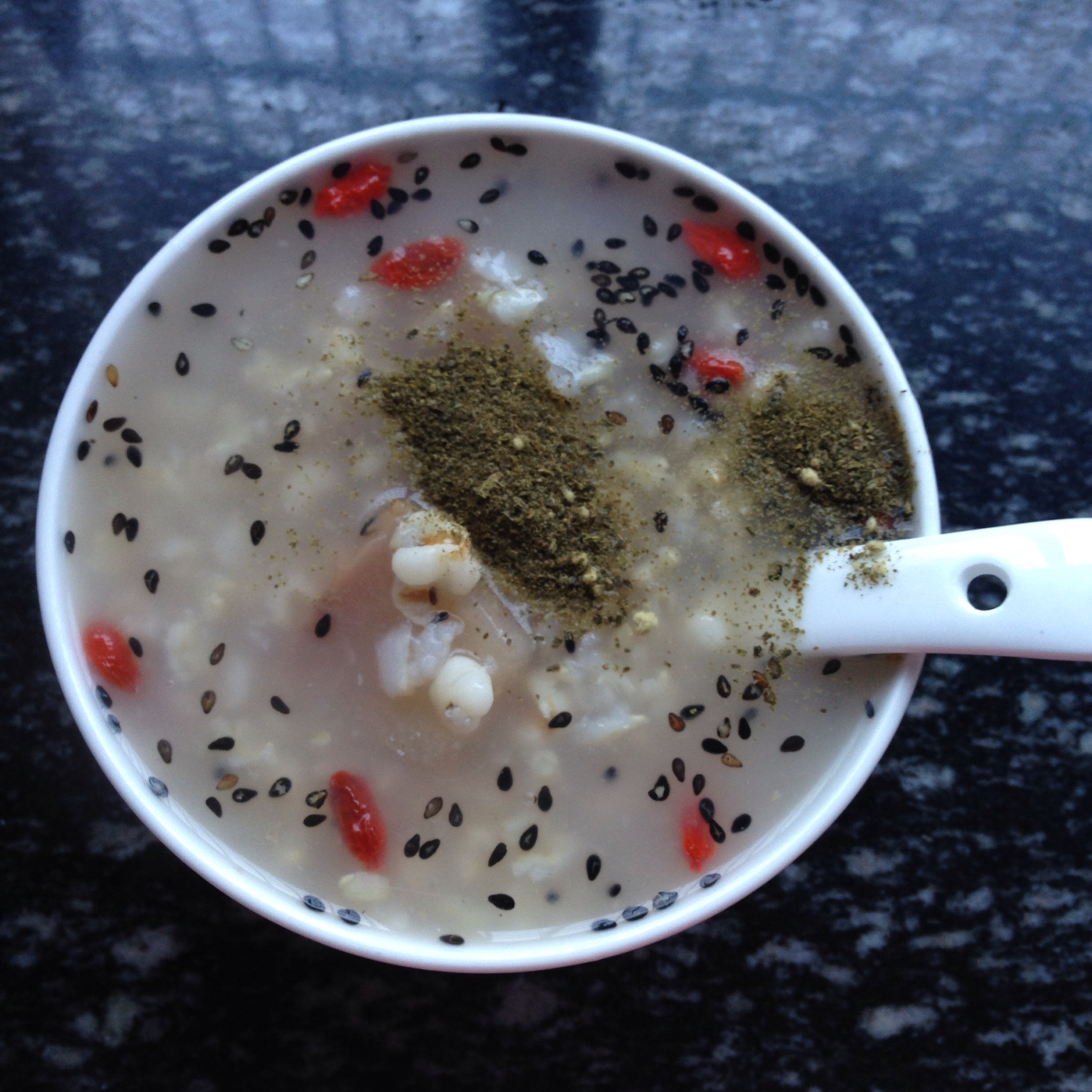 绿茶枸杞雪梨粥--肠道排毒粥