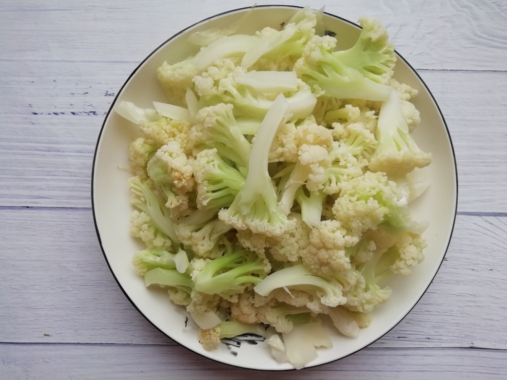 🍚米饭杀手❗️超下饭的五花肉干锅花菜的做法 步骤2