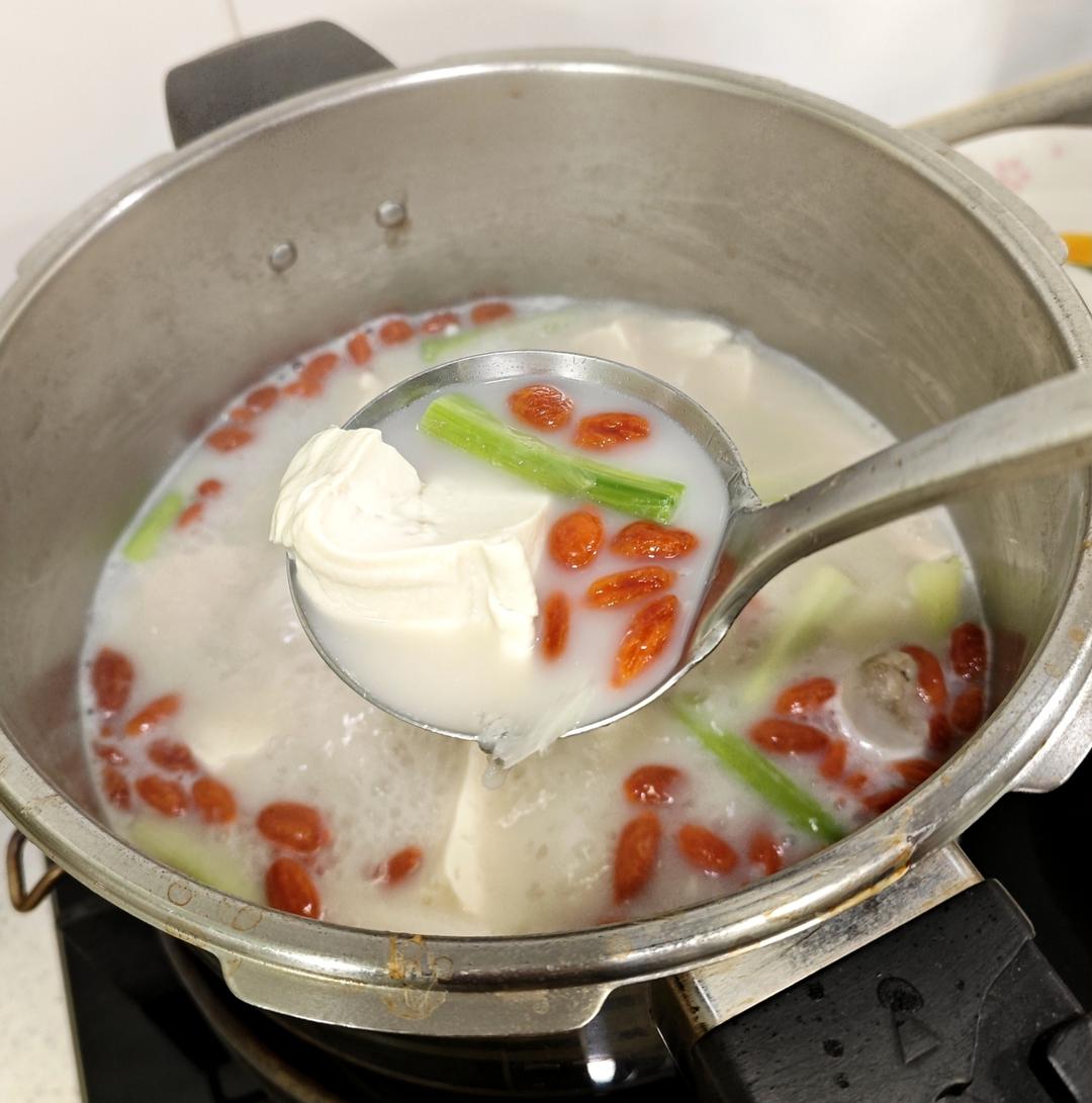奶白鲫鱼豆腐汤|一条鱼最后的温柔
