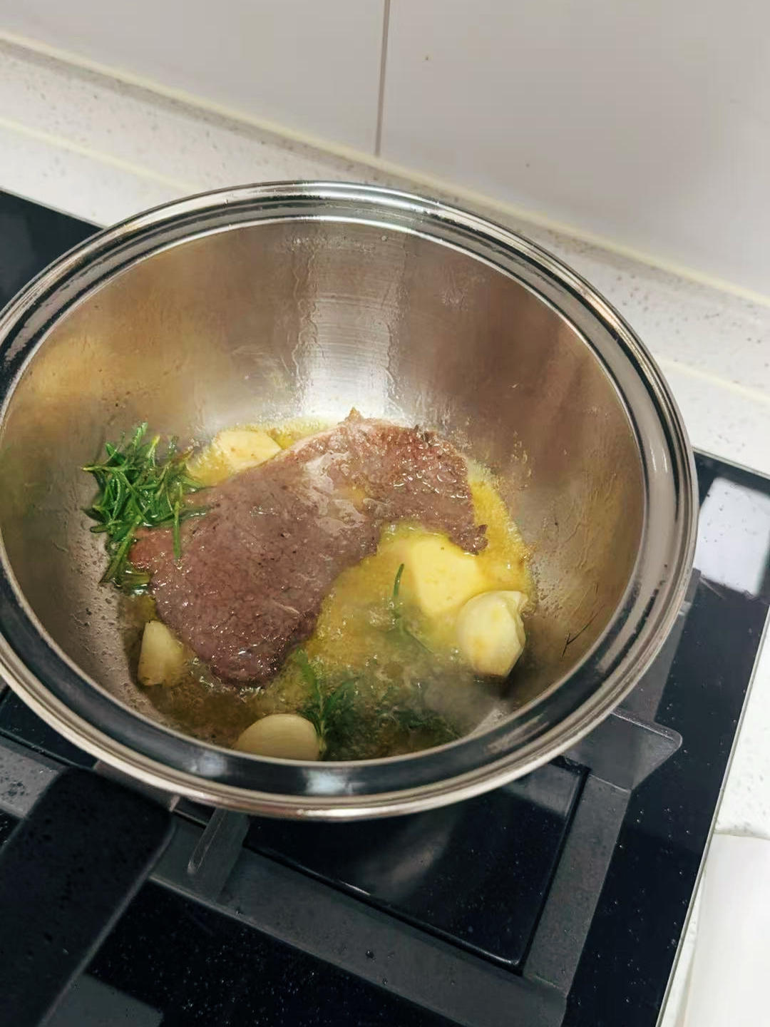 这些煎牛排的小技巧你们都会吗？