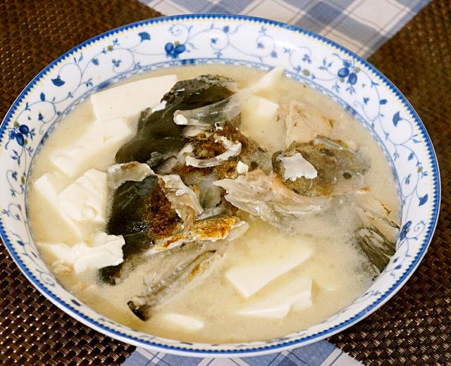 三文鱼头/鱼骨豆腐汤的做法