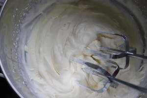 蛋黄冰淇淋的做法 步骤2