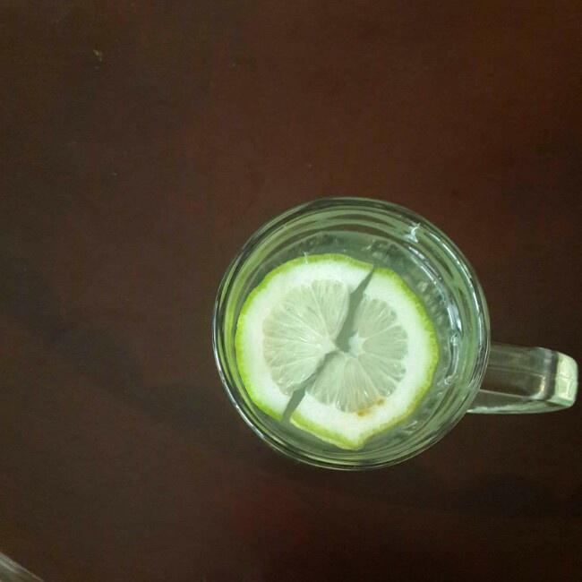 超级简单柠檬蜂蜜水的做法 步骤3
