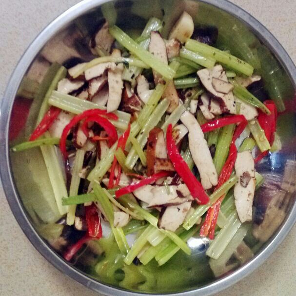 芹菜香干
