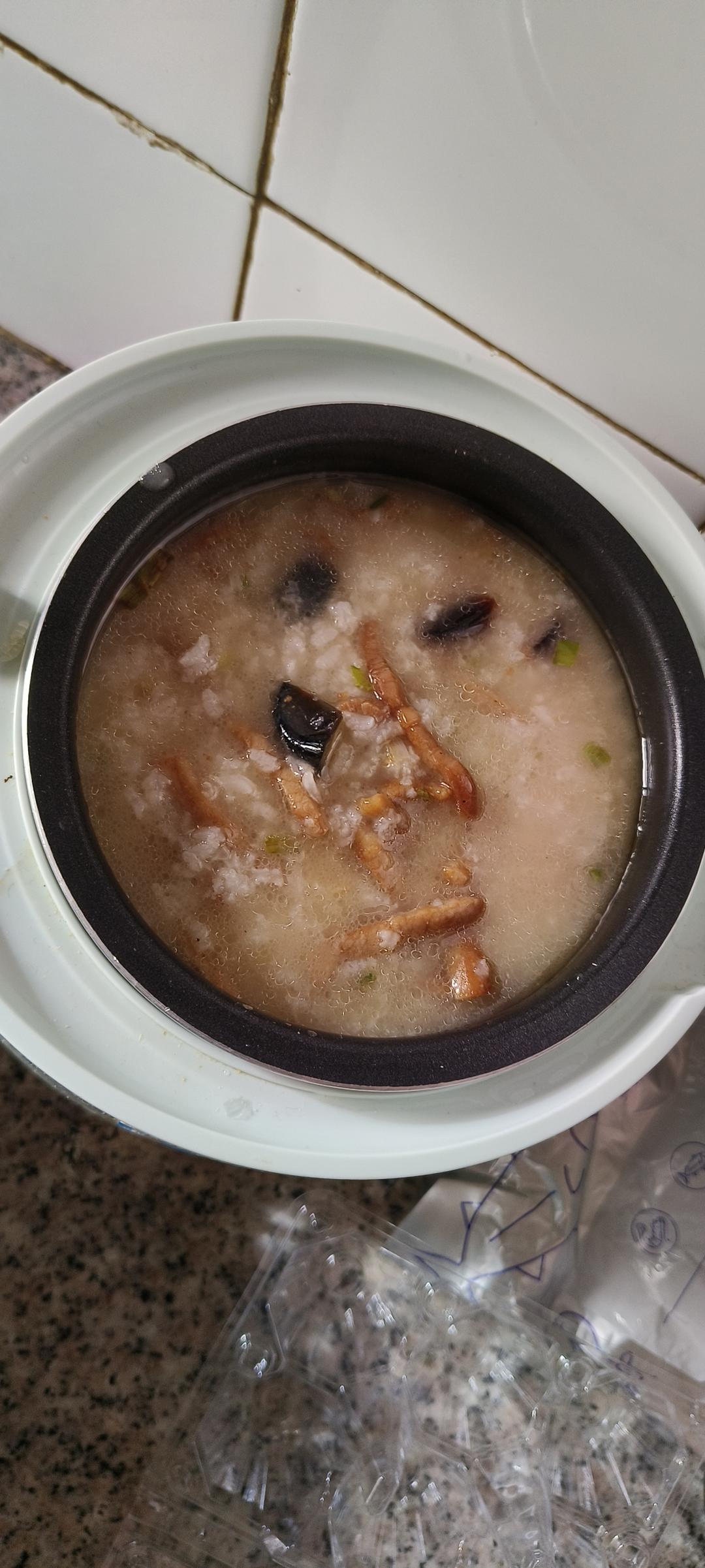 妈妈👩教我做的皮蛋瘦肉粥🥣简单快捷美味😋