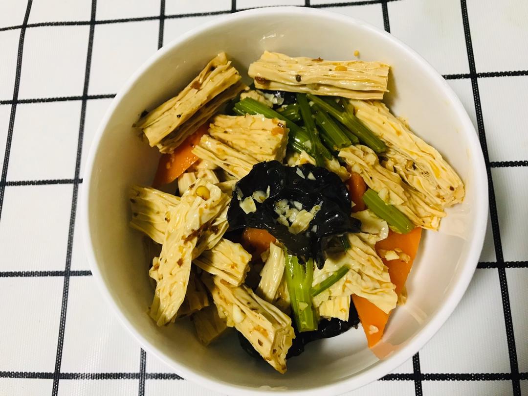 凉拌腐竹加木耳