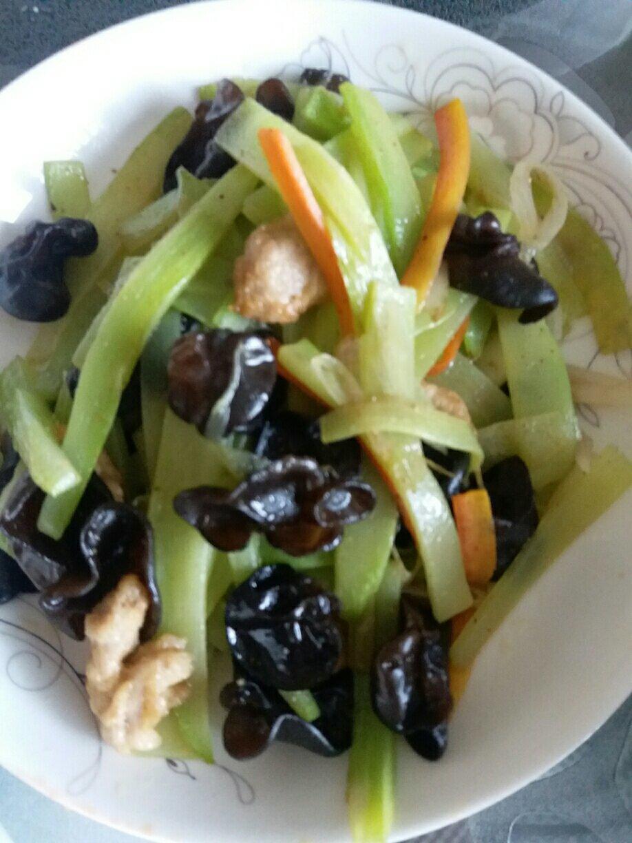 莴笋木耳炒肉
