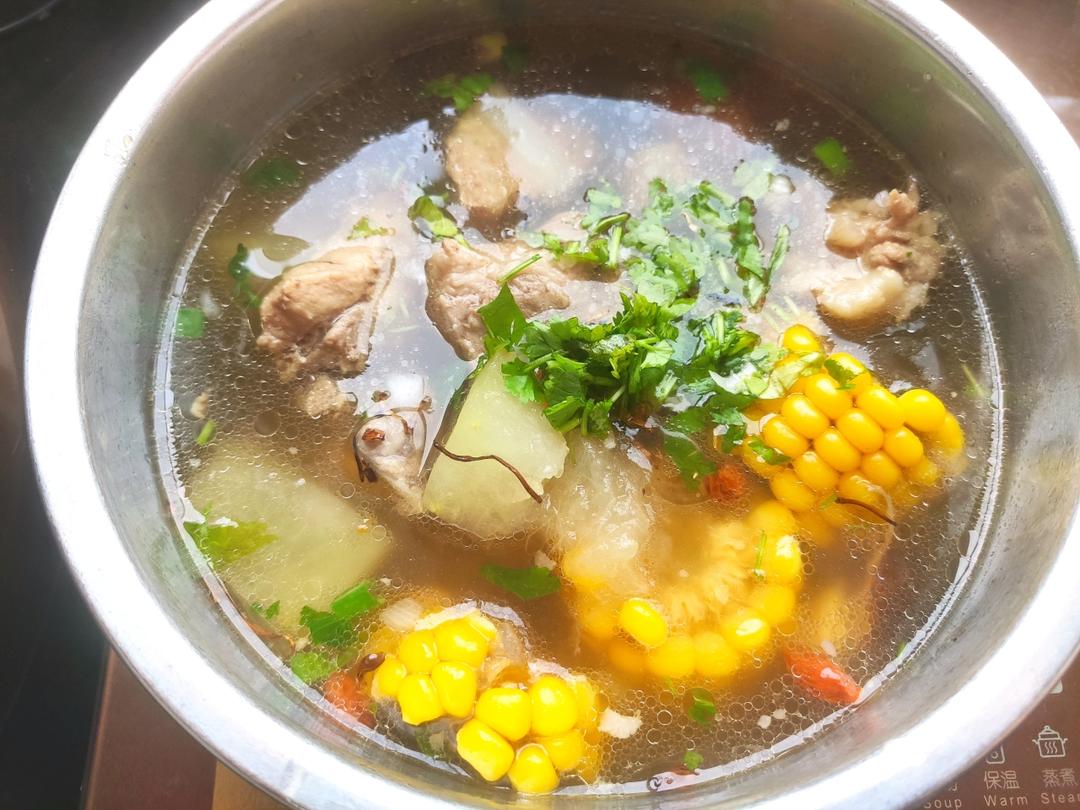 滋补养生 —— 玉米胡萝卜清炖排骨汤🌽