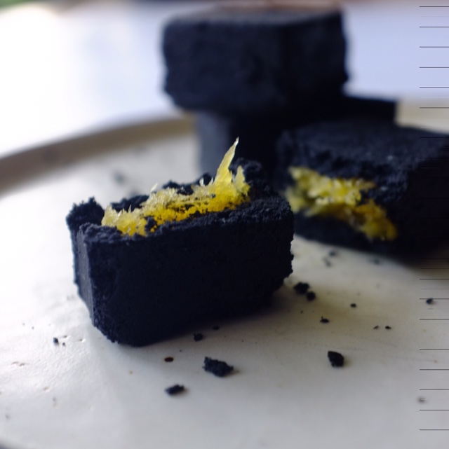 黑凤梨—三色凤梨酥