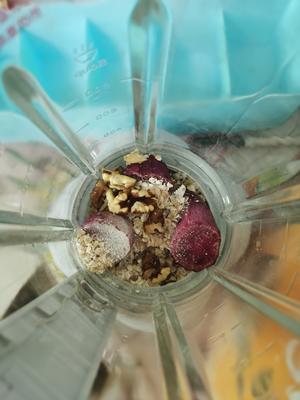 破壁机超简单食谱之紫薯燕麦核桃奶的做法 步骤1