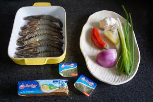 黄油蒜蓉煎大虾的做法 步骤1