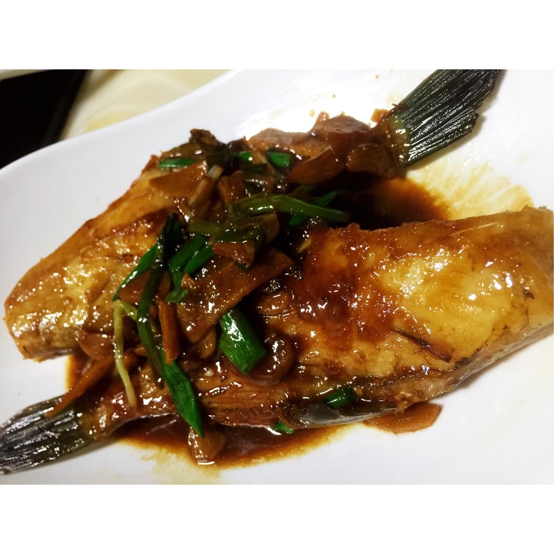 姜葱焖剥皮牛(马面鱼)