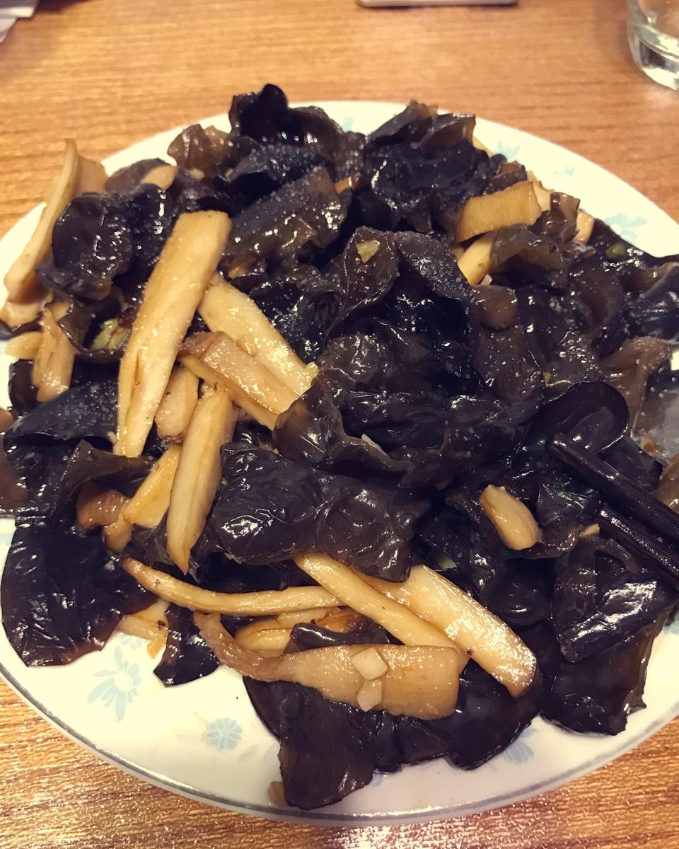 椰子不二侯做的厨师长教你小炒黑木耳的家常做法味道口感很不错收藏了