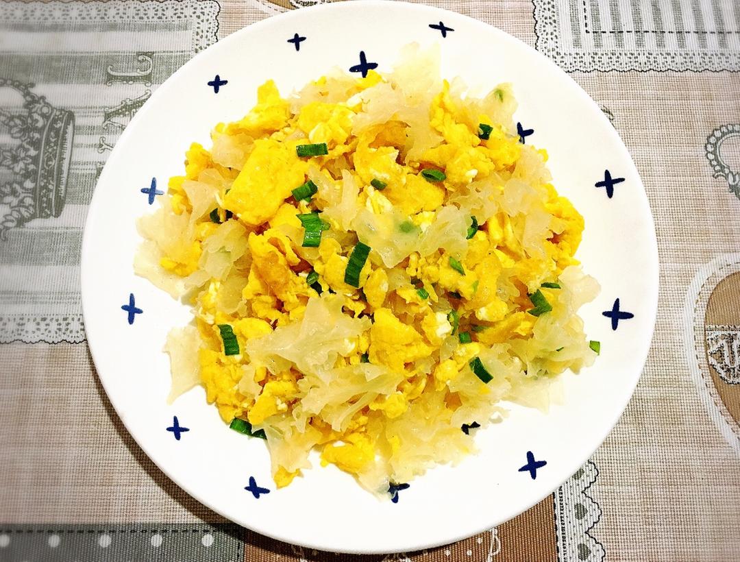 银耳炒鸡蛋