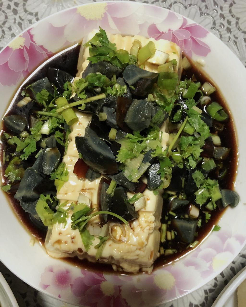 皮蛋拌豆腐