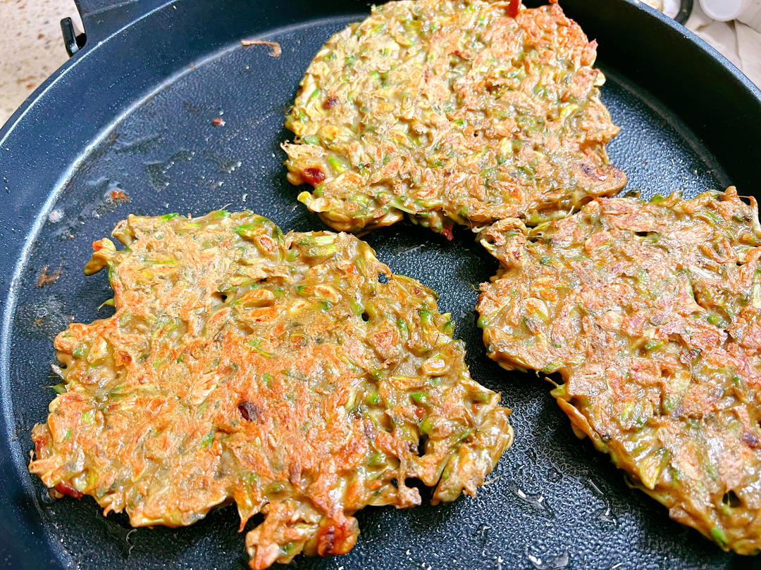 槐花鸡蛋荞麦面饼的做法 步骤5