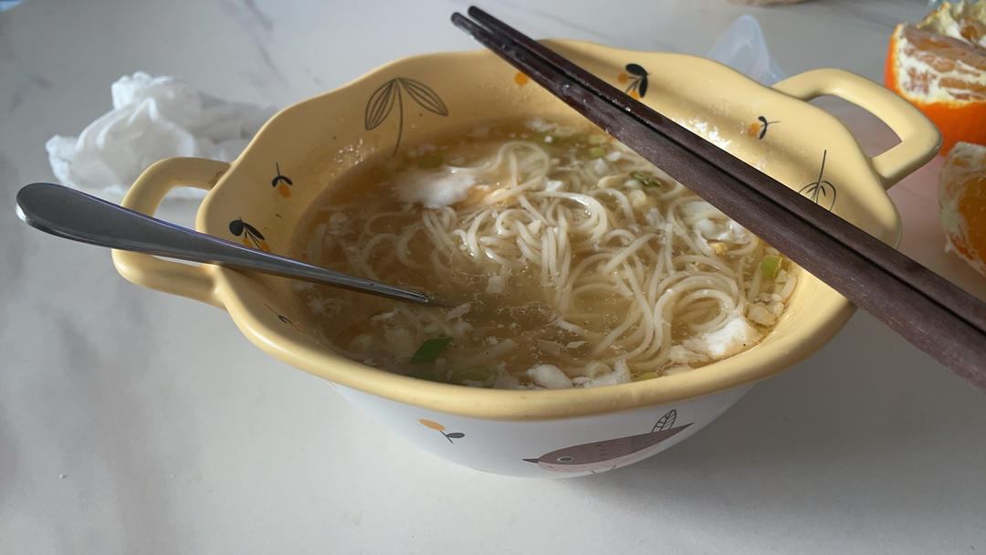 一碗清汤面 🍜 —— 秋日里的治愈系