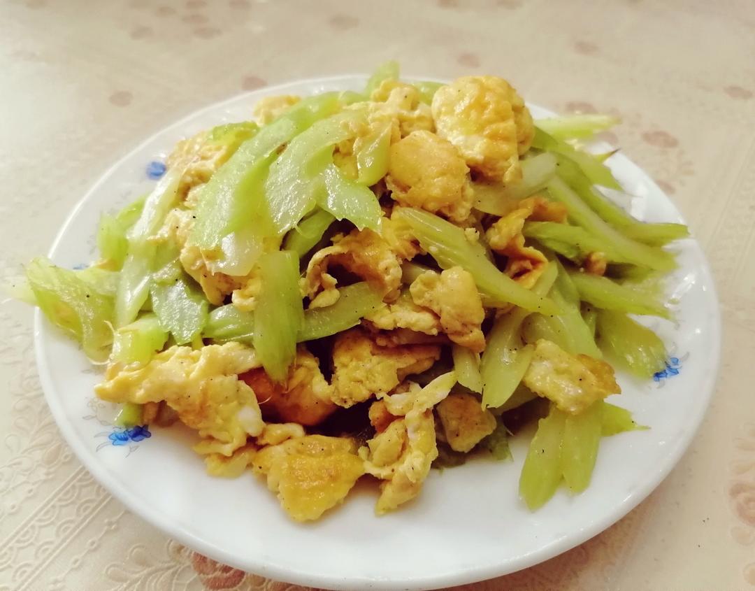 芹菜炒鸡蛋