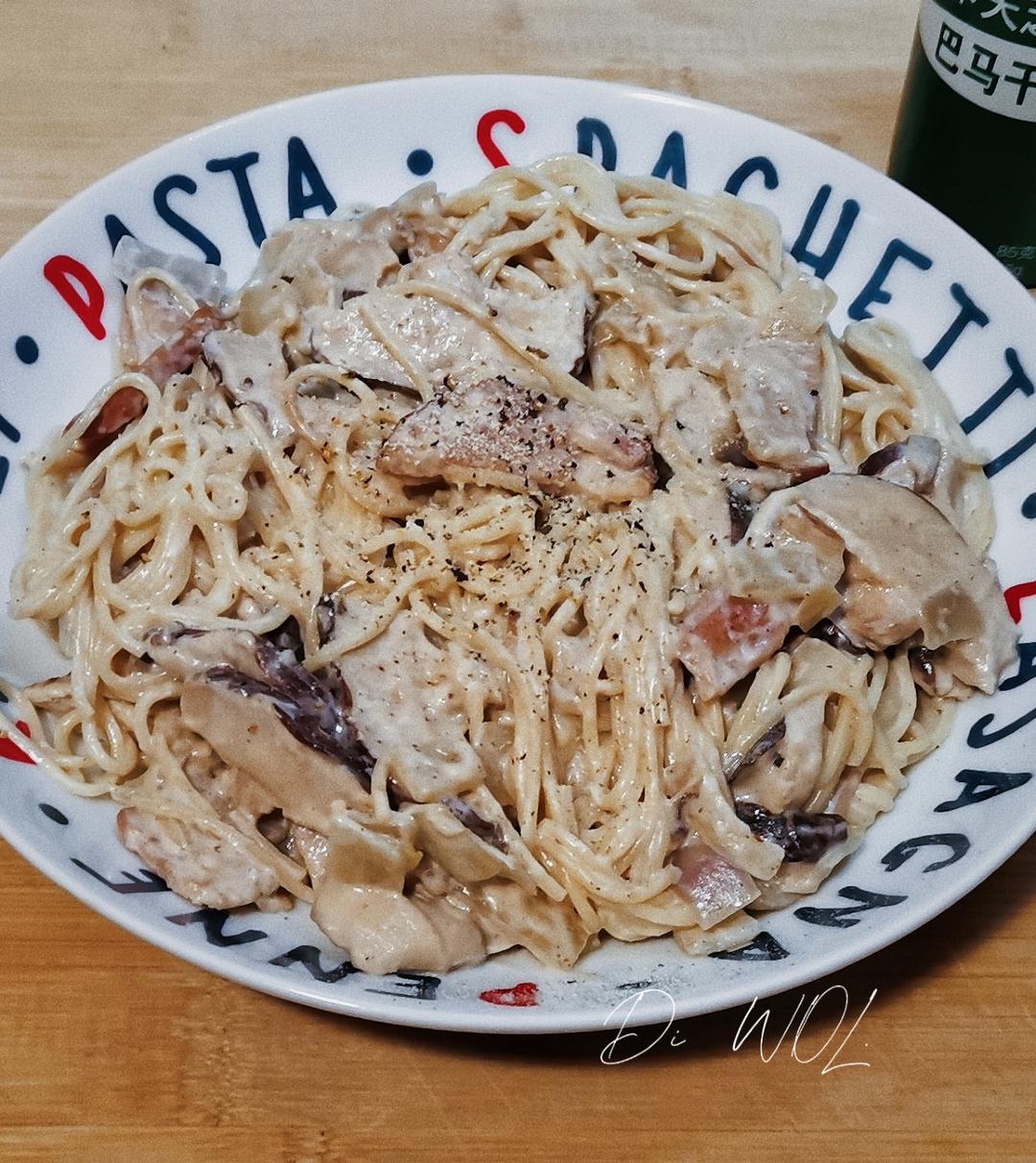 奶油蘑菇培根意大利面