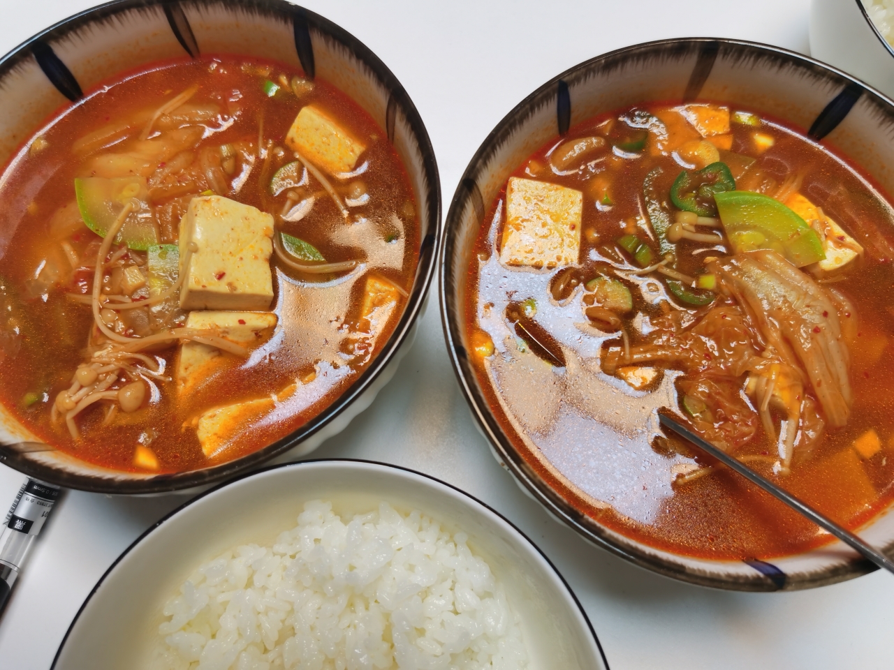 韩式浓郁辣白菜豆腐汤
