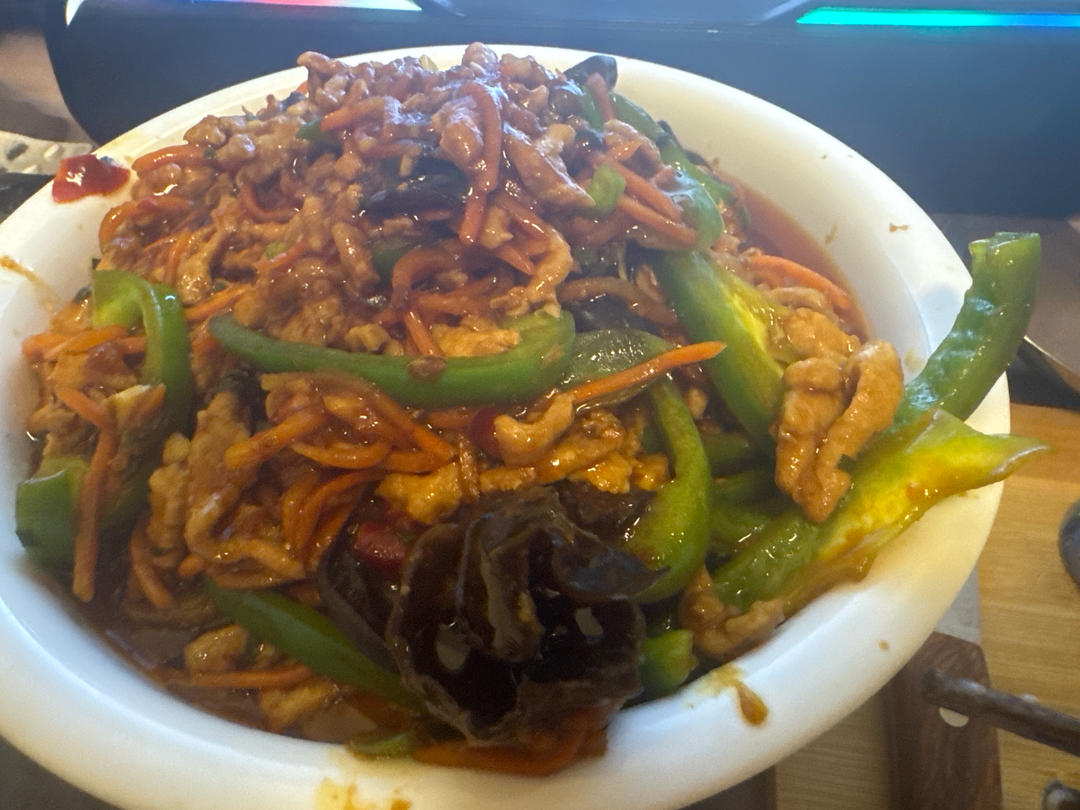 秘制鱼香肉丝（家常哟）