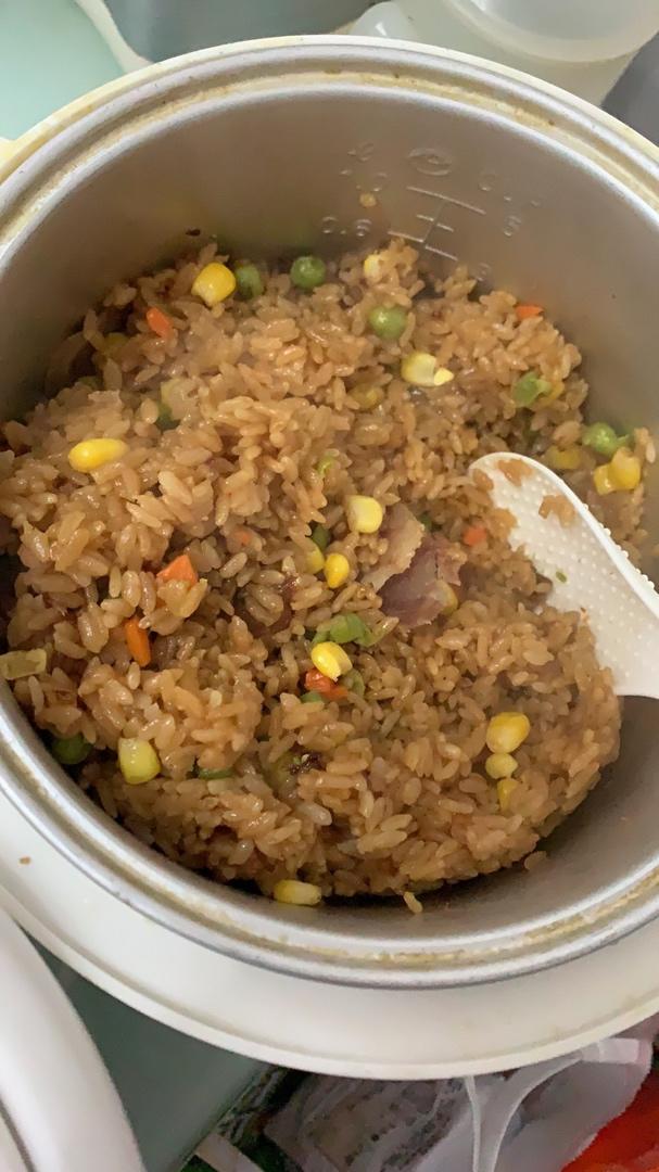 zorromacross做的电饭锅版腊肠煲仔饭