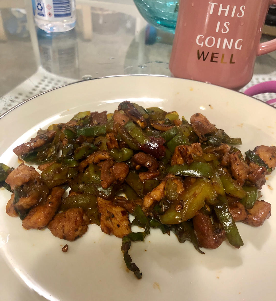 辣椒炒肉                                           （零基础快手菜）
