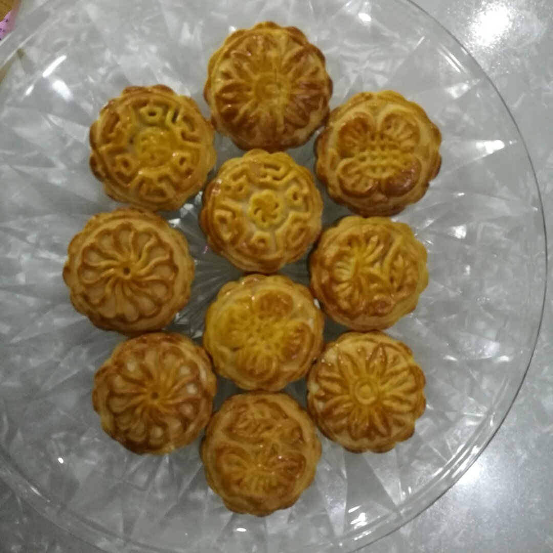 广式月饼—蛋黄芝麻月饼