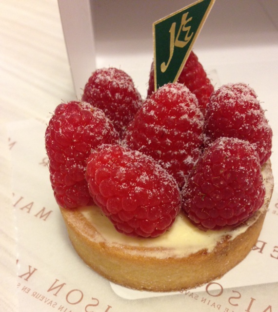 树莓甘纳许巧克力塔