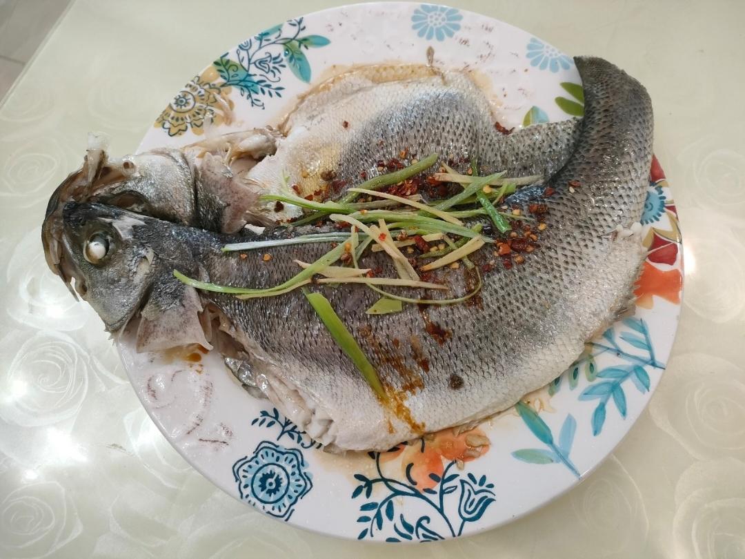 10分钟做 清蒸鲈鱼 （附切鱼图解）