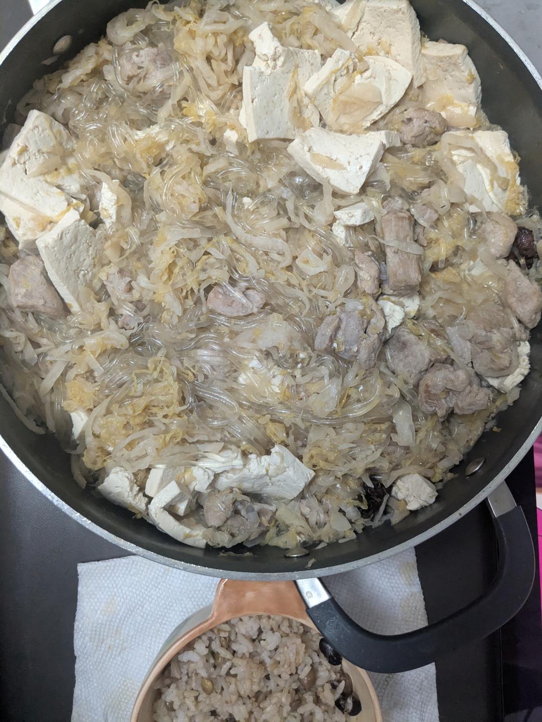 五花肉炖酸菜【最爱妈妈菜】