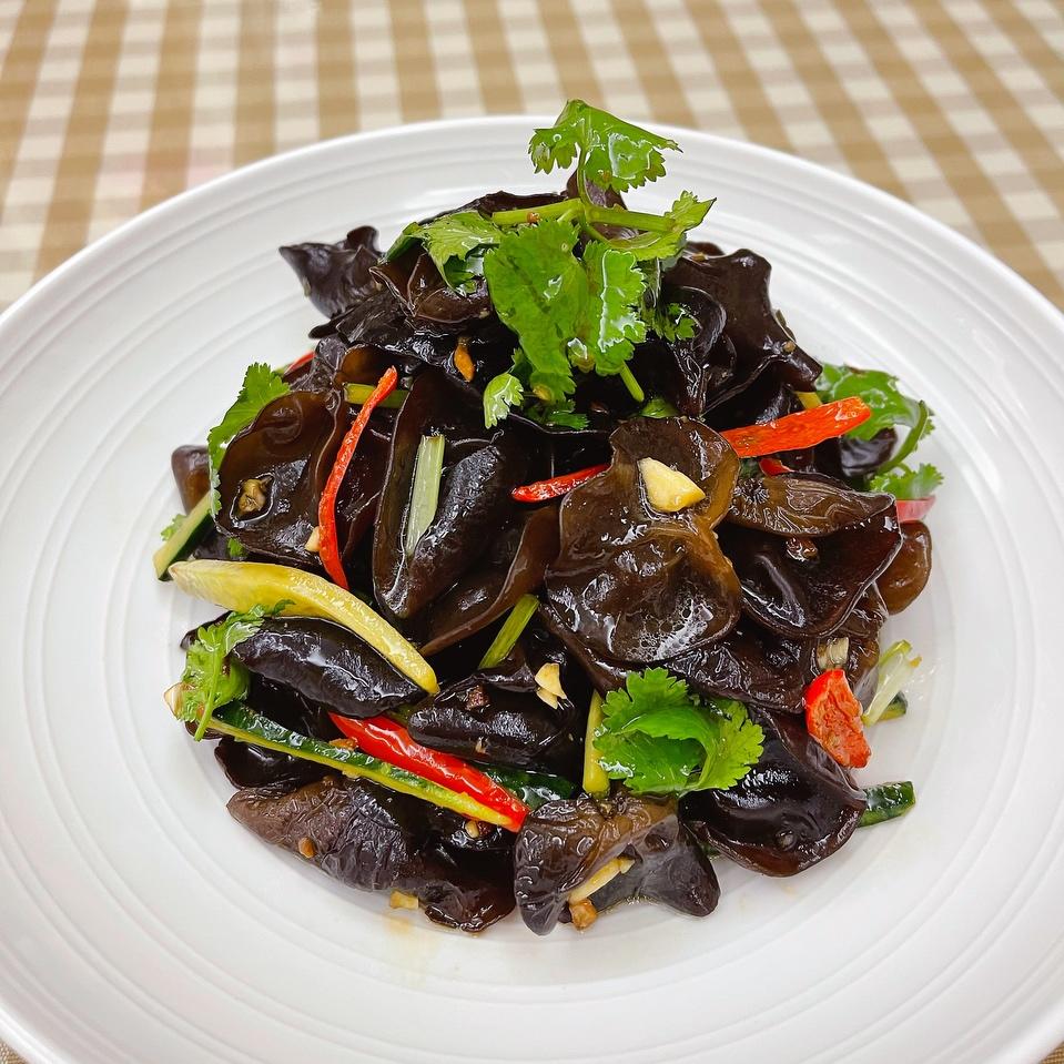 凉拌云耳的做法