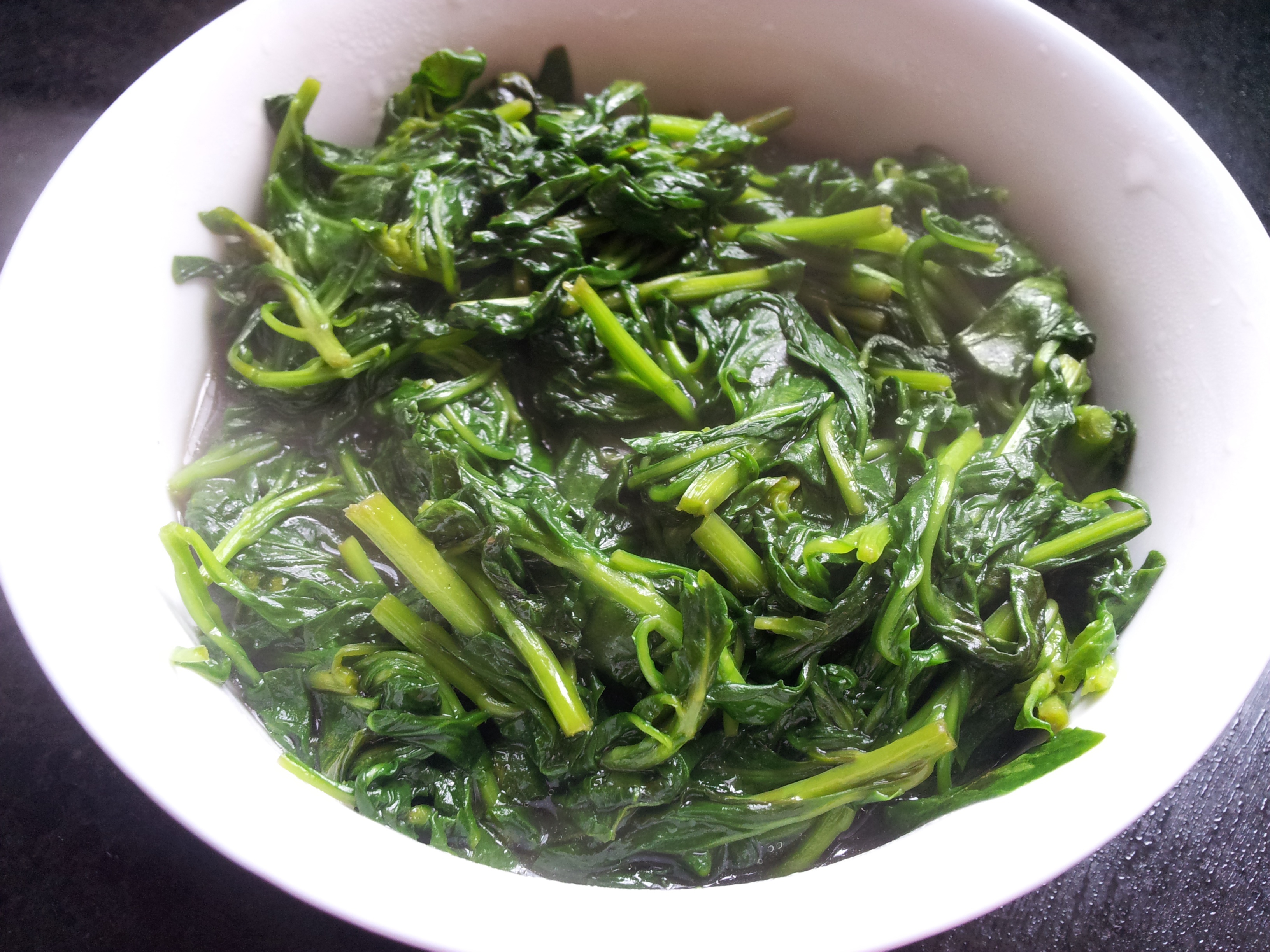 大头妹angelia做的清炒枸杞头