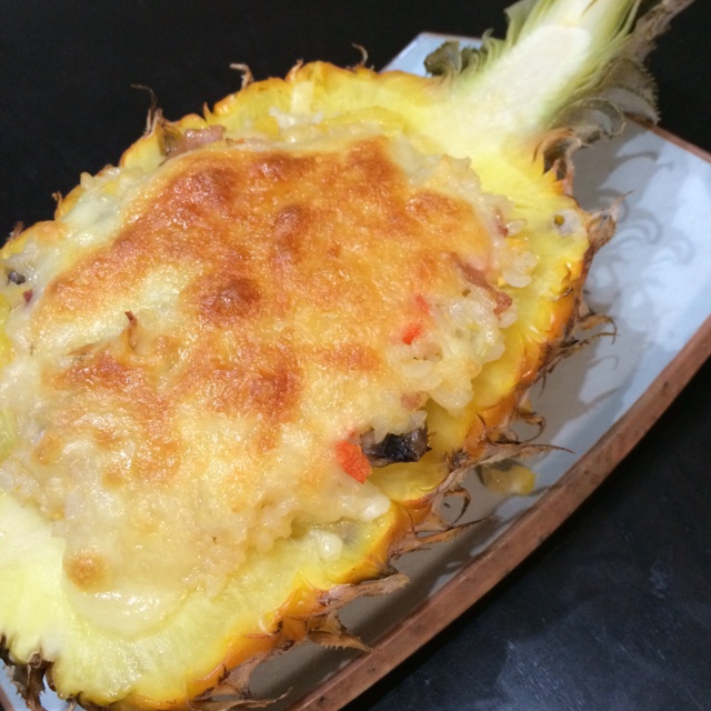 菠萝海鲜焗饭