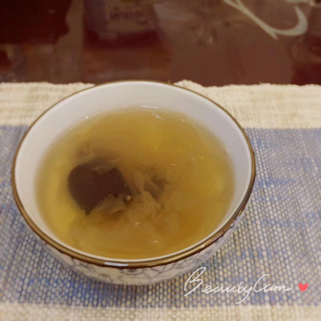 红枣莲子银耳汤